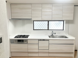 キッチンリフォーム 清掃性と収納力を重視した、快適に使えるキッチン